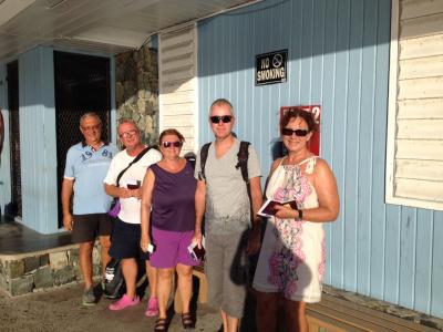 Embarquement de l'équipage sur un ferries de Tortola à Cruz Bay pour obtenir les visas US